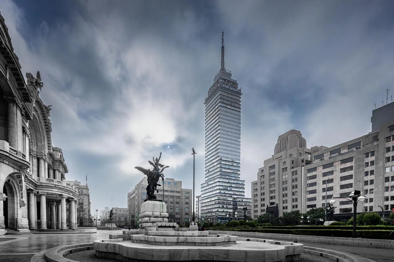 Torre Latinoamericana — la fotógrafa Emma Pinto