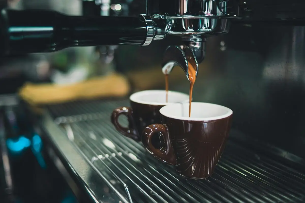DISFRUTE DE UN RÁPIDO DESCANSO CON CAFÉ