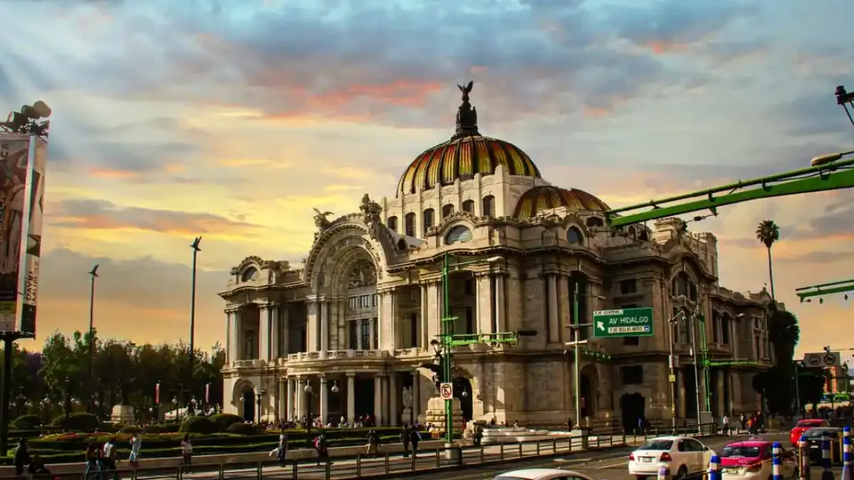 Palacio de Bellas Artes en el atardecer