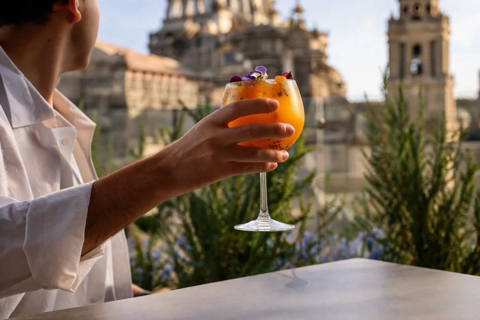 Cóctel de la casa en la Terraza Bar del Hotel Catedral.