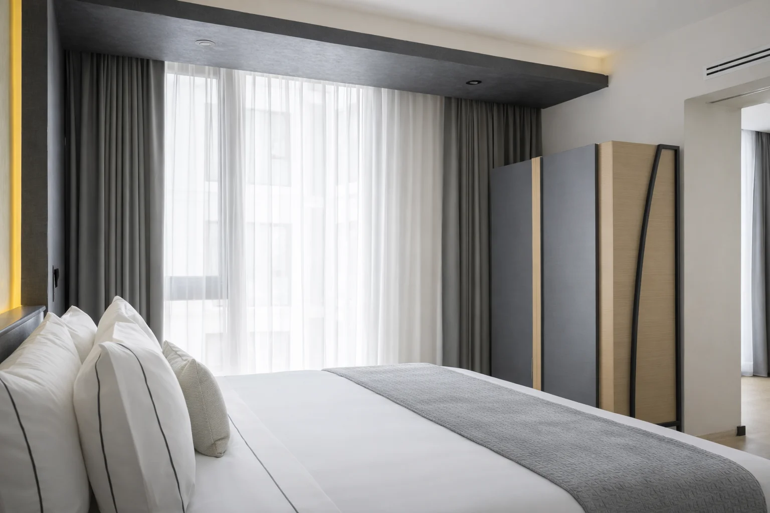 Hotel Catedral. Corner suite. Modern decor with views of the Metropolitan Cathedral.