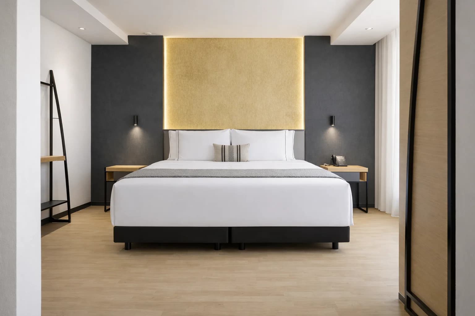 Hotel Catedral. Corner suite. Modern decor with views of the Metropolitan Cathedral.